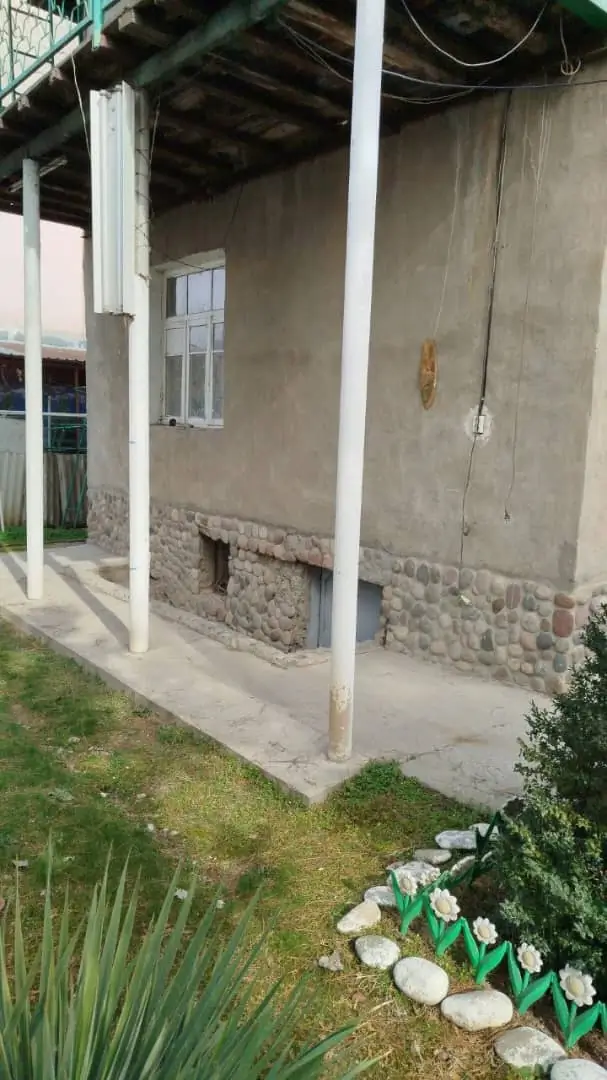 2 qavatli uy − 150 m², 8 sot.