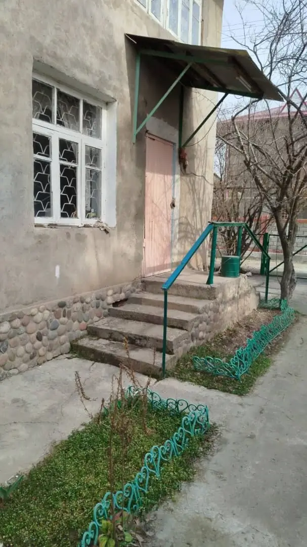 2 qavatli uy − 150 m², 8 sot.