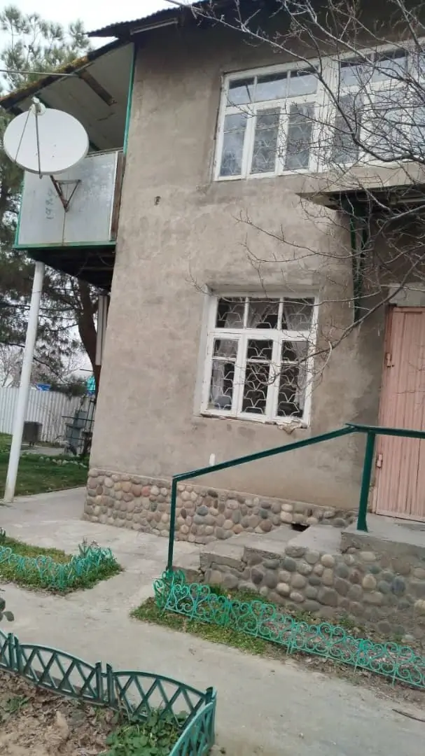 2 qavatli uy − 150 m², 8 sot.