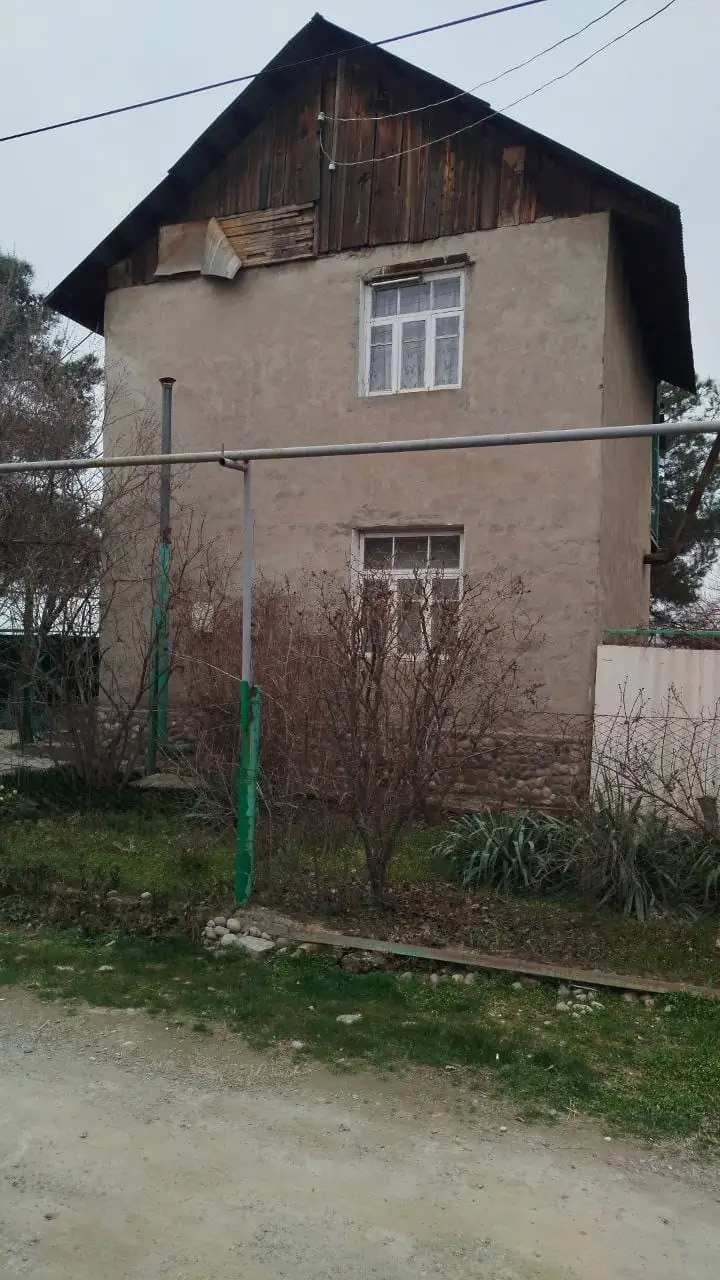 2 qavatli uy − 150 m², 8 sot.