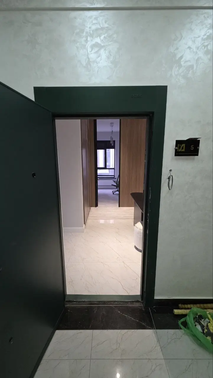 4 xonali kvartira sotiladi − 115 m²