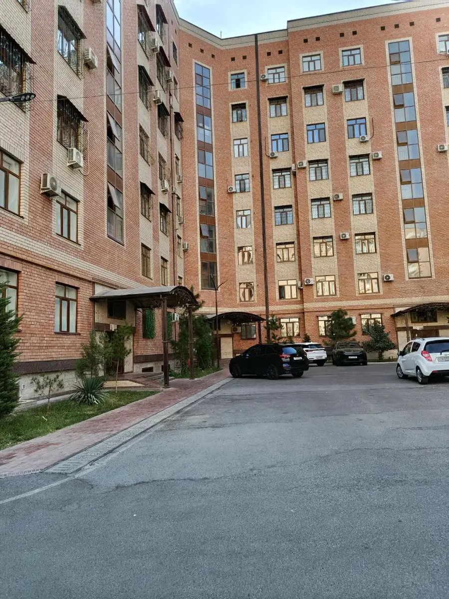 5 dan ortiq xonali kvartira − 331 m², 1/8 qavat