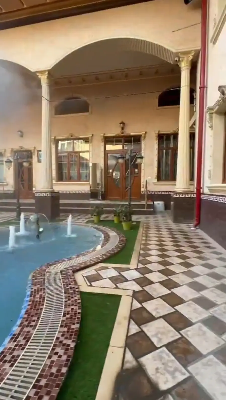 3 qavatli uy − 238 m², 5 sot. 