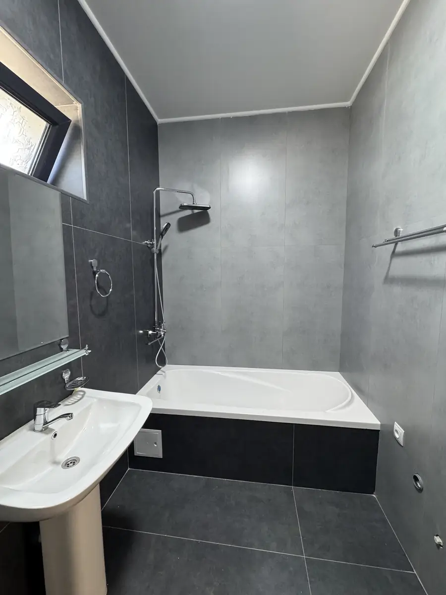 Ijaraga 2 qavatli uy − 250 m²