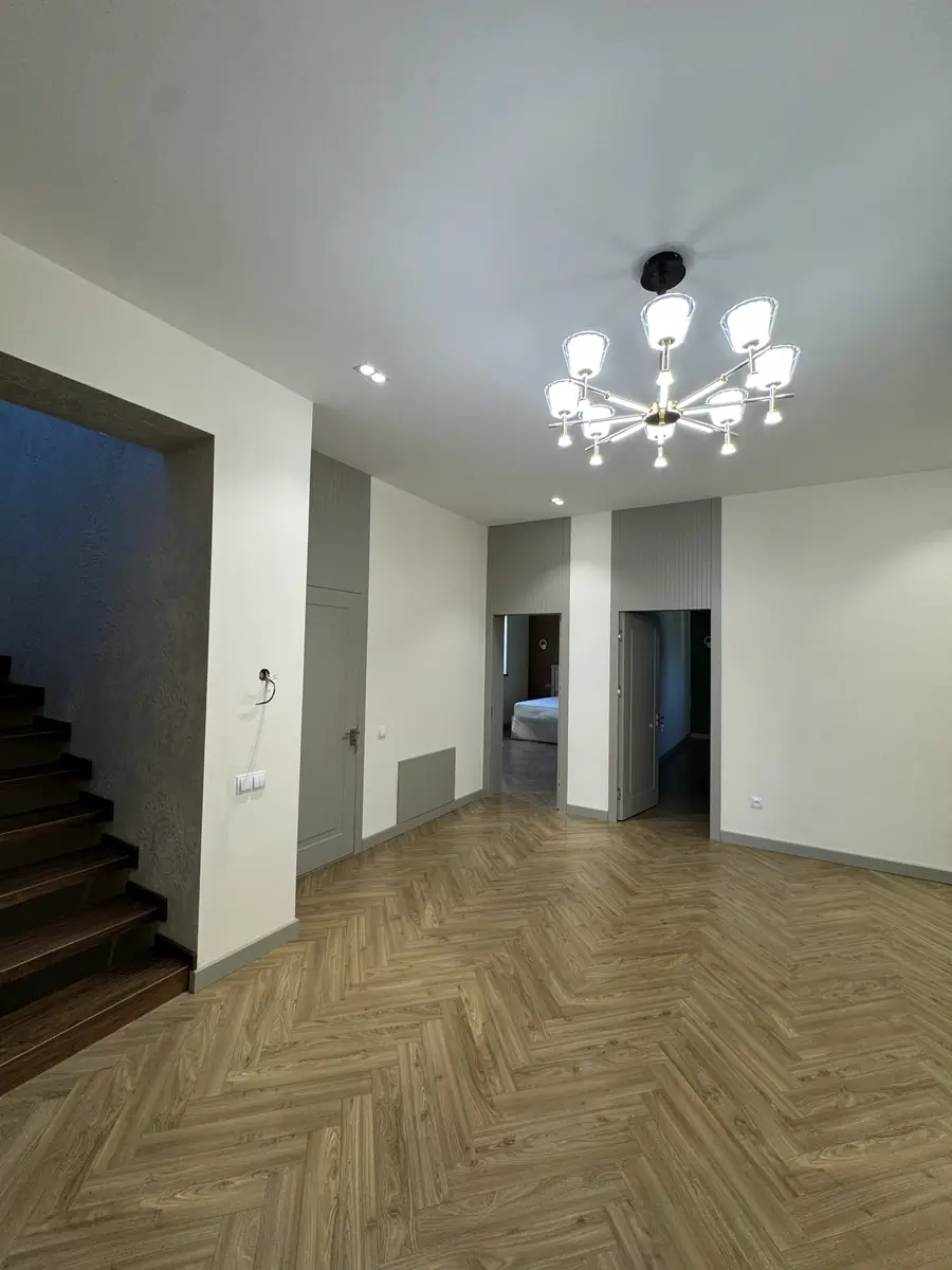 Ijaraga 2 qavatli uy − 250 m²