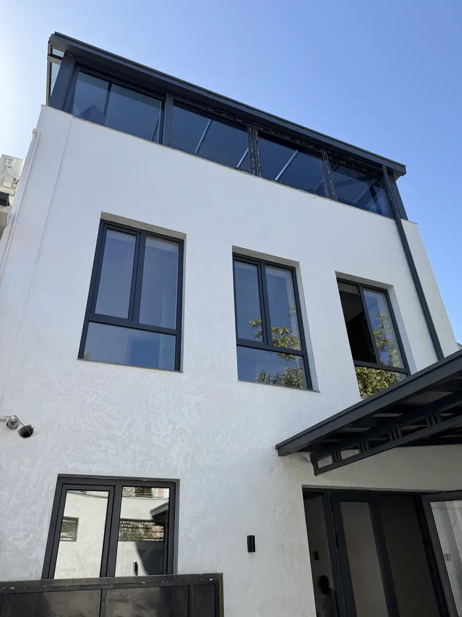 2 qavatli uy − 250 m², 2 sot.