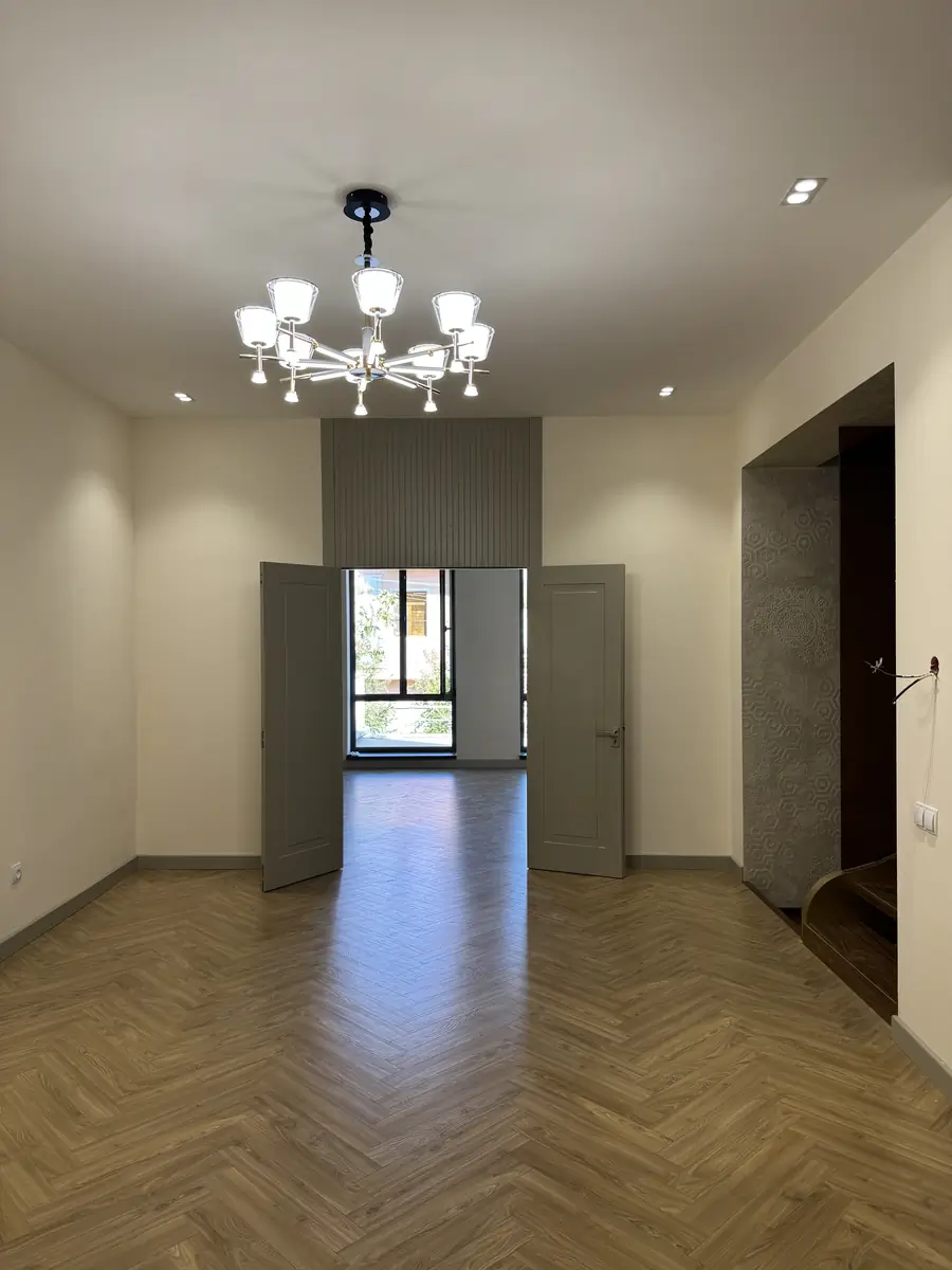 Ijaraga 2 qavatli uy − 250 m²