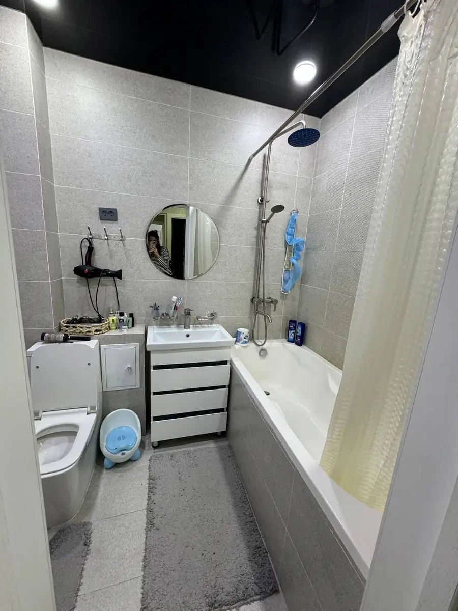 Сдается 3-комнатная квартира − 90 м²