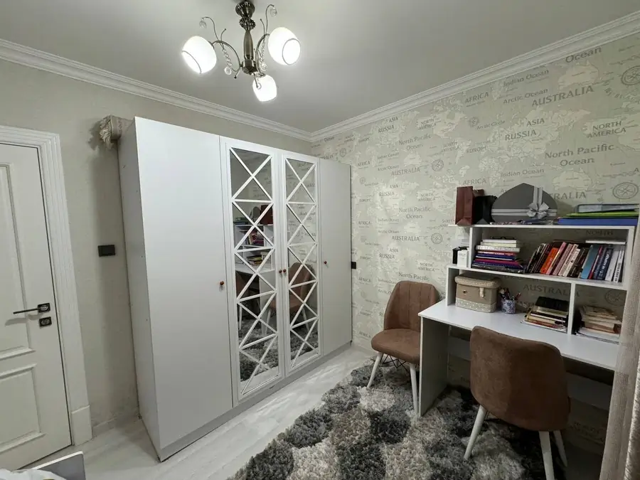 Сдается 3-комнатная квартира − 90 м²