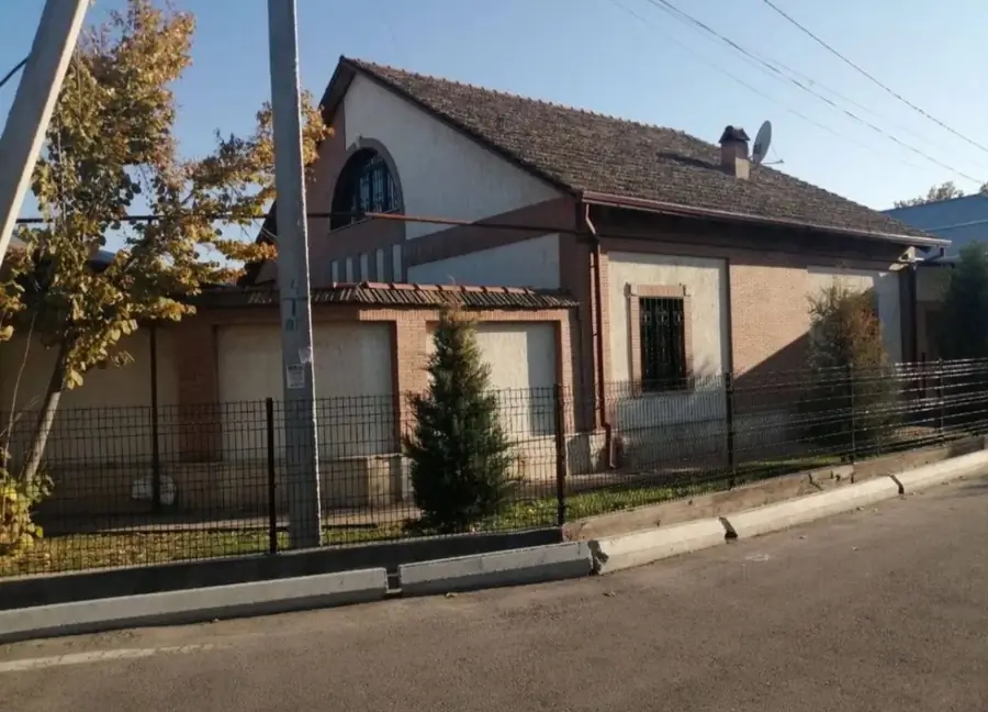 2 qavatli uy − 200 m², 4 sot. 