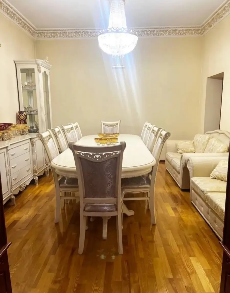 2 qavatli uy sotiladi − 200 m²