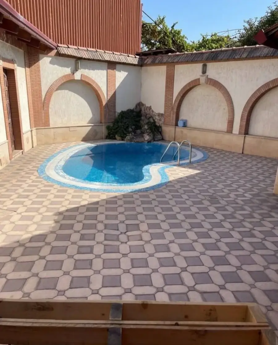 2 qavatli uy − 200 m², 4 sot. 