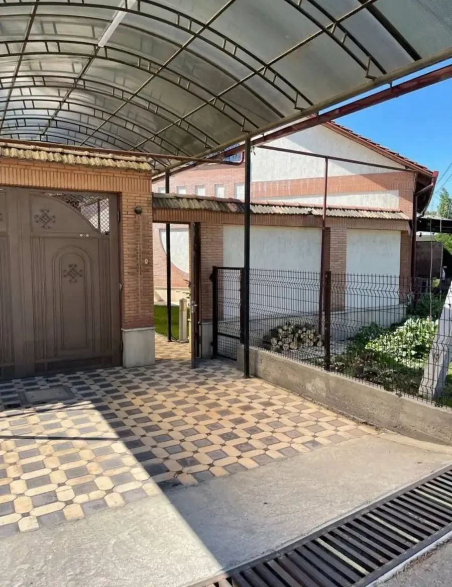 2 qavatli uy − 200 m², 4 sot. 