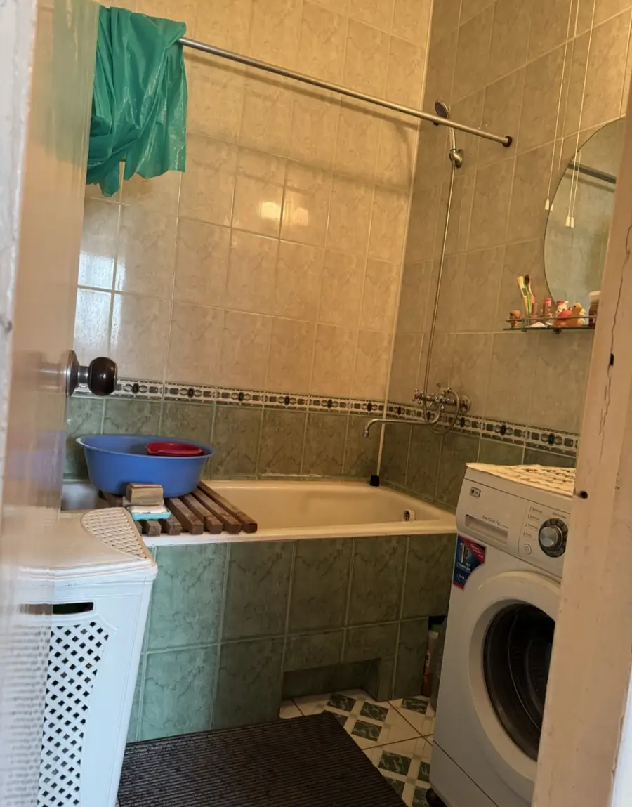 3 xonali kvartira sotiladi − 63 m²