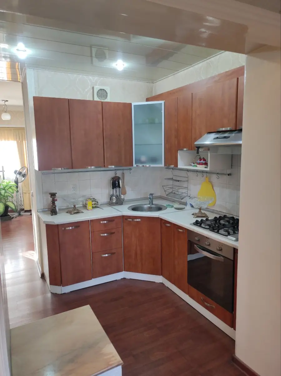 Более 5 xonali kvartira sotiladi − 116 m²