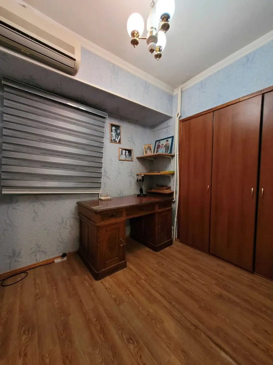 Более 5 xonali kvartira sotiladi − 116 m²