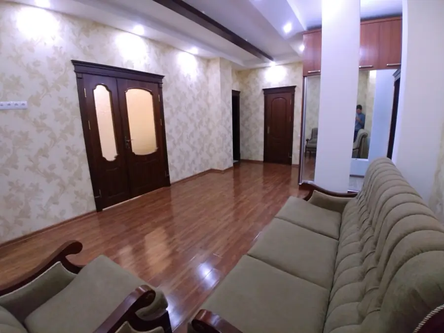 Ijaraga 2 xonali kvartira − 104 m²