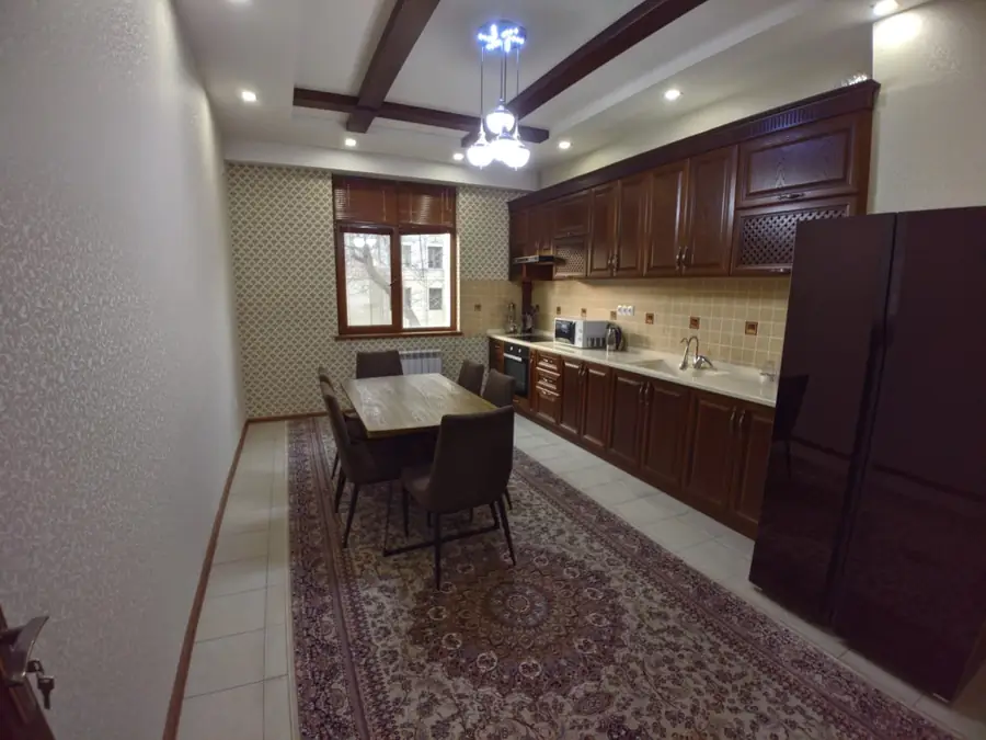 Ijaraga 2 xonali kvartira − 104 m²