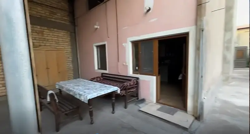 2 qavatli uy − 730 m², 6.1 sot. 