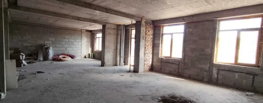 3 xonali kvartira sotiladi − 159 m²