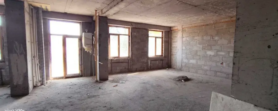 3 xonali kvartira sotiladi − 159 m²