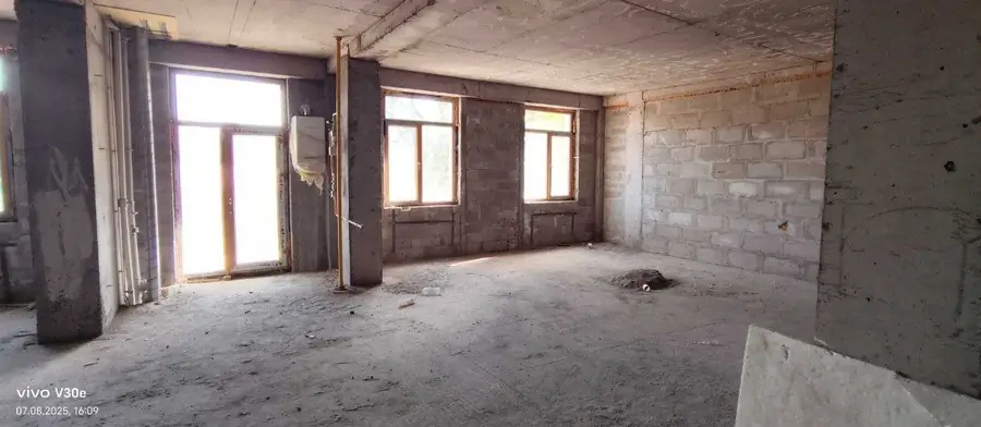 3 xonali kvartira sotiladi − 159 m²