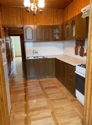 4 xonali kvartira sotiladi − 100 m²