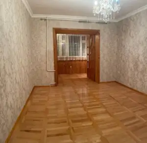 4 xonali kvartira sotiladi − 100 m²