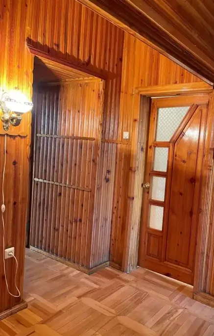 4 xonali kvartira sotiladi − 100 m²