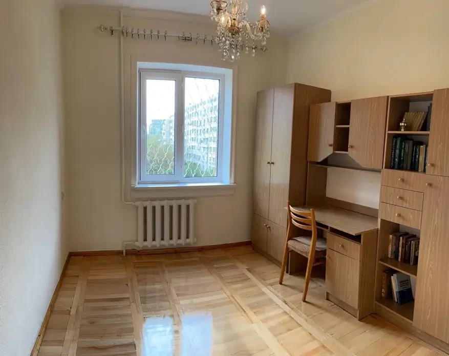 4 xonali kvartira sotiladi − 100 m²