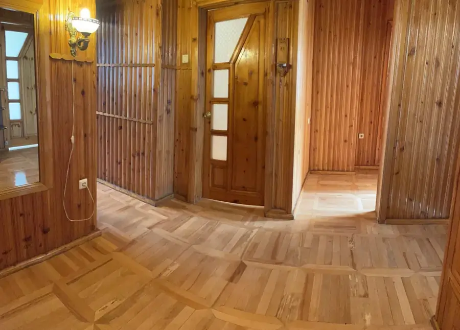 4 xonali kvartira sotiladi − 100 m²