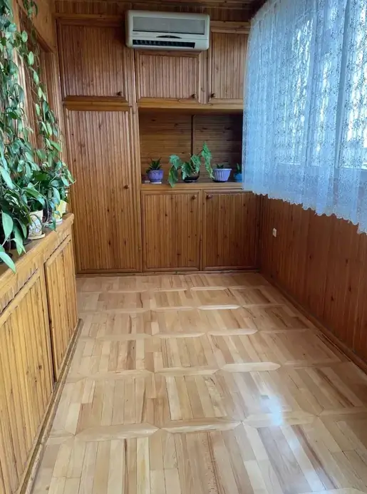 4 xonali kvartira sotiladi − 100 m²