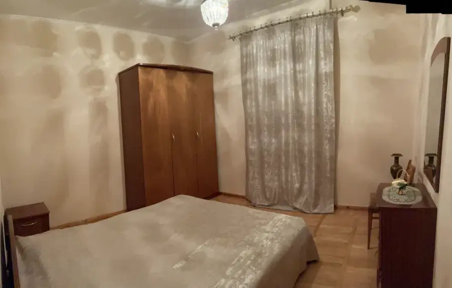 4 xonali kvartira sotiladi − 100 m²