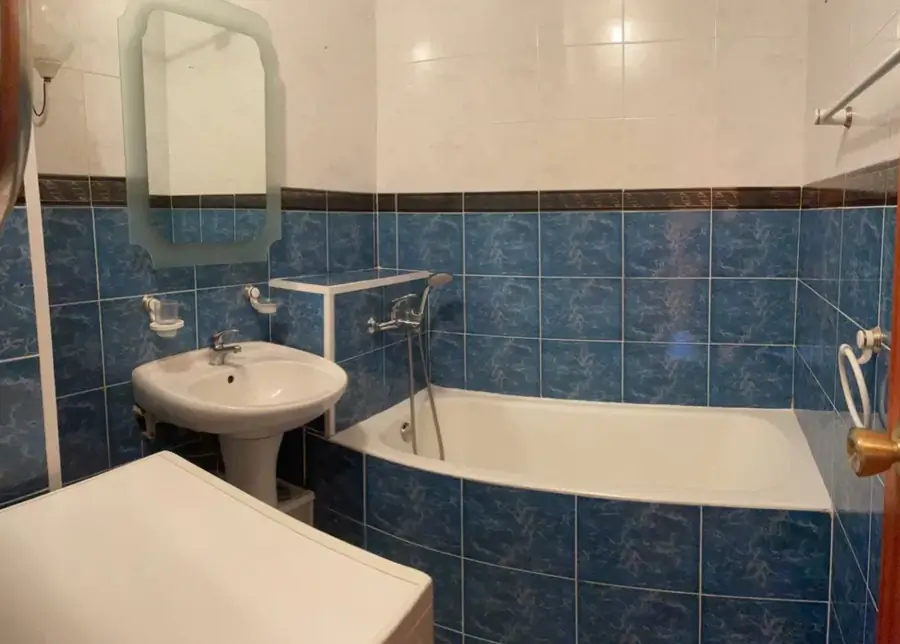 4 xonali kvartira sotiladi − 100 m²