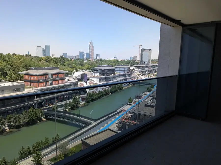 Сдается 3-комнатная квартира − 105 м²