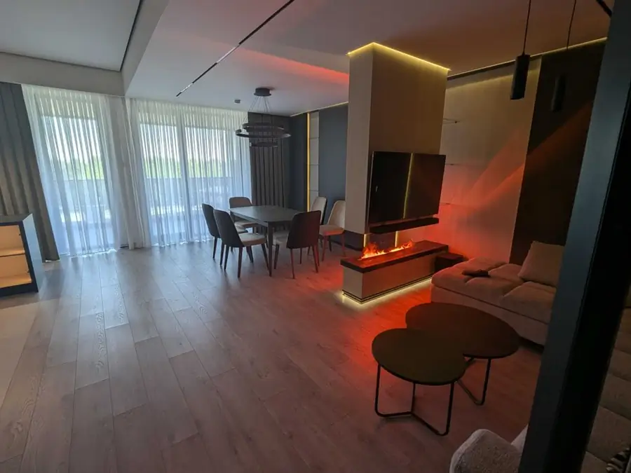 Сдается 3-комнатная квартира − 105 м²