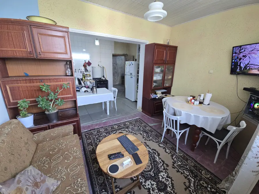 4 xonali kvartira sotiladi − 106.8 m²