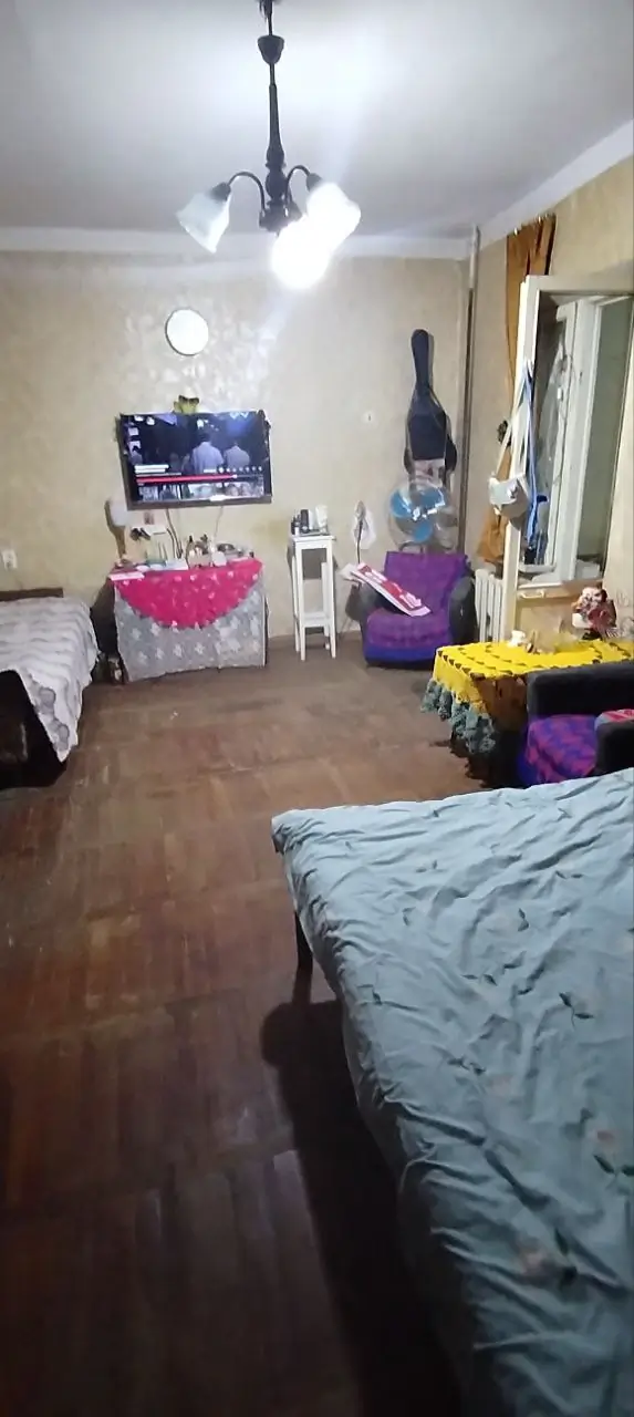 1 xonali kvartira sotiladi − 42 m²