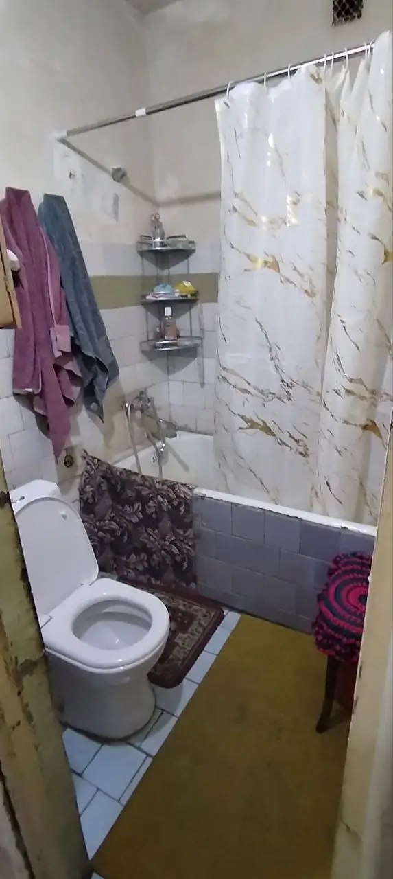 1 xonali kvartira sotiladi − 42 m²