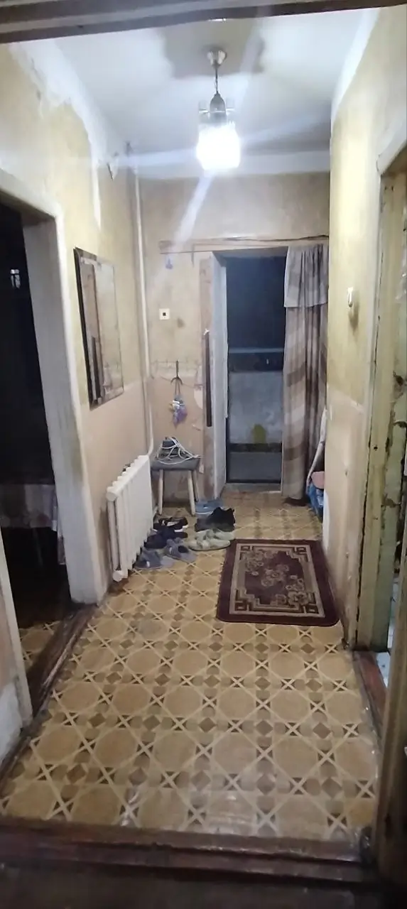 1 xonali kvartira sotiladi − 42 m²