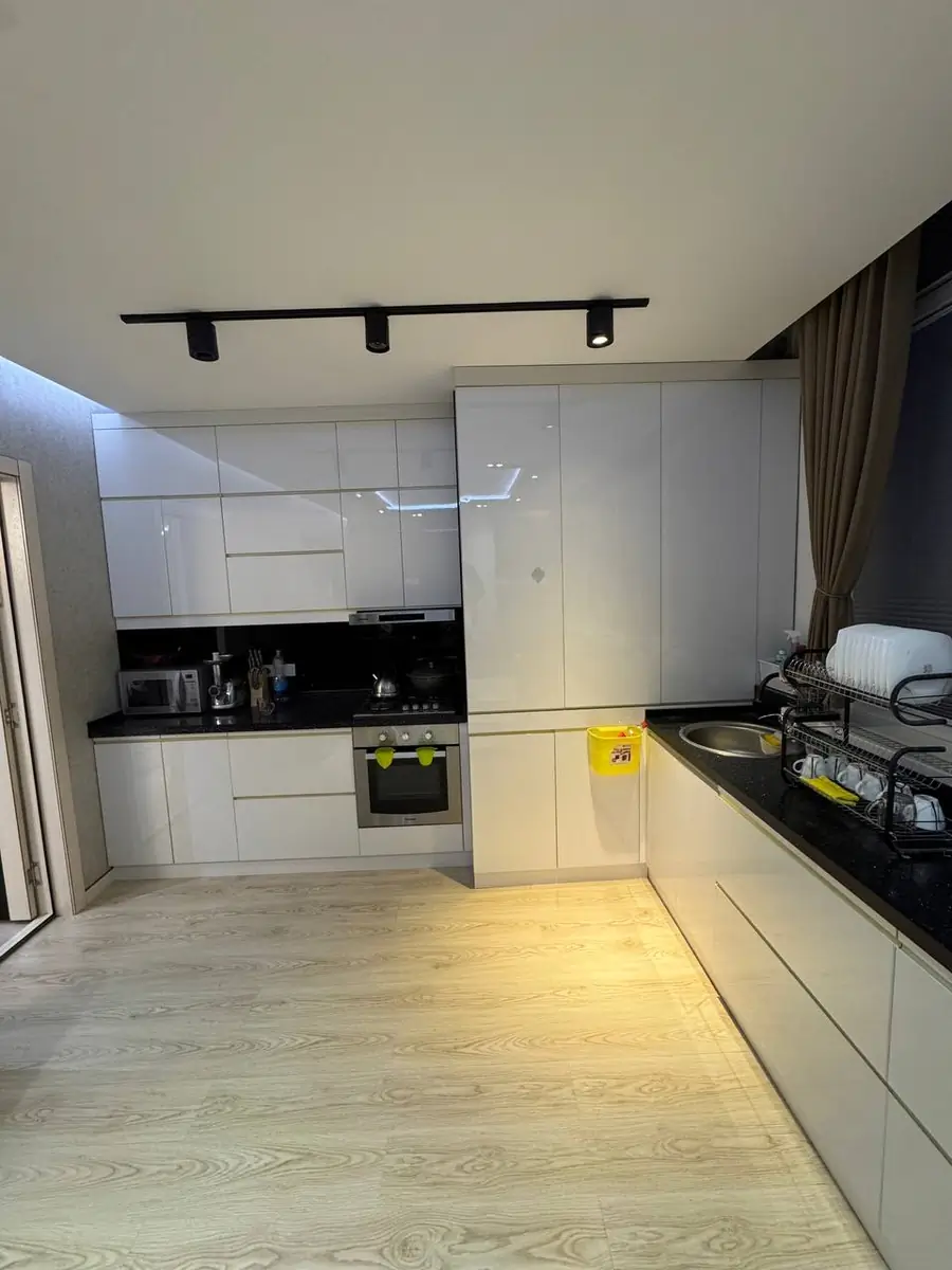 5 dan ortiq xonali kvartira − 151 m², 4/7 qavat