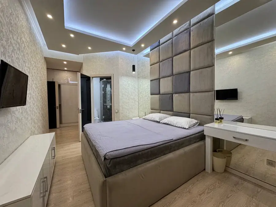 Более 5 xonali kvartira sotiladi − 151 m²