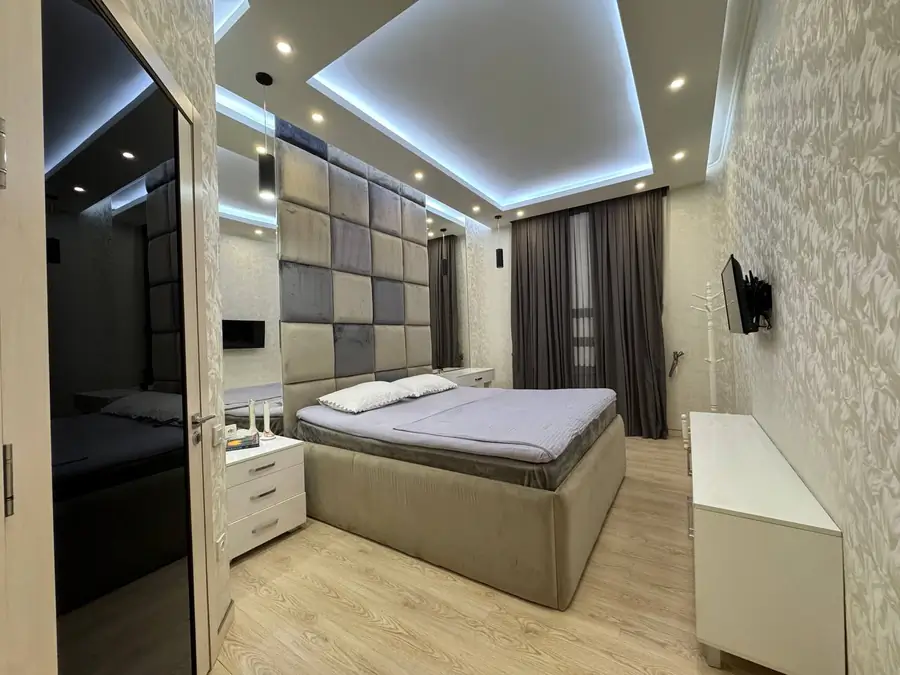 Более 5 xonali kvartira sotiladi − 151 m²