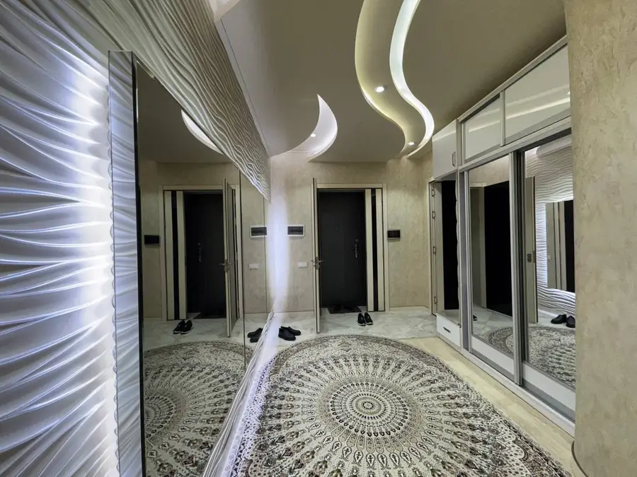 Более 5 xonali kvartira sotiladi − 151 m²