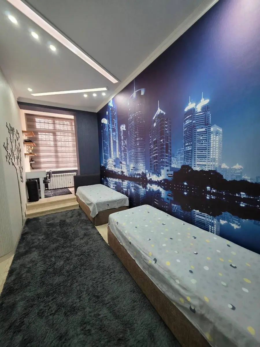 Более 5 xonali kvartira sotiladi − 151 m²