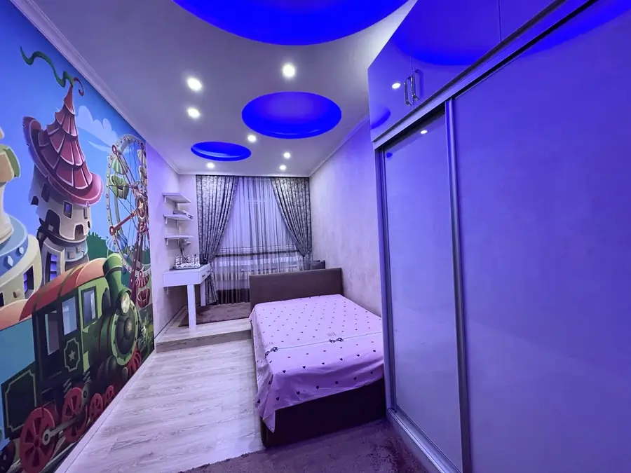 Более 5 xonali kvartira sotiladi − 151 m²