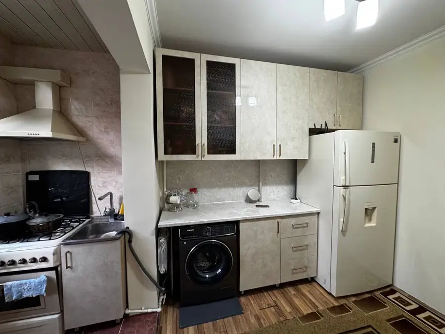 2 xonali kvartira sotiladi − 60 m²