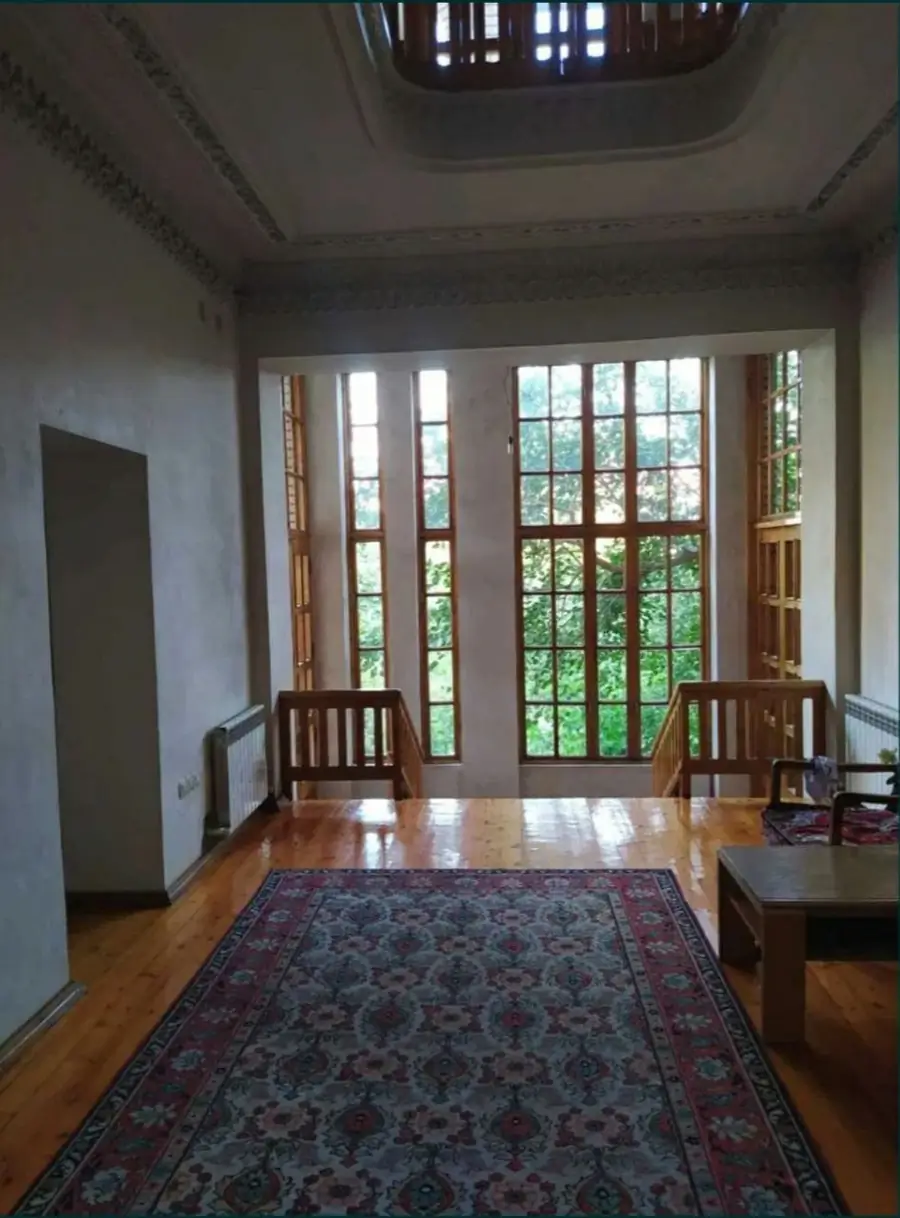 3 qavatli uy sotiladi − 470 m²