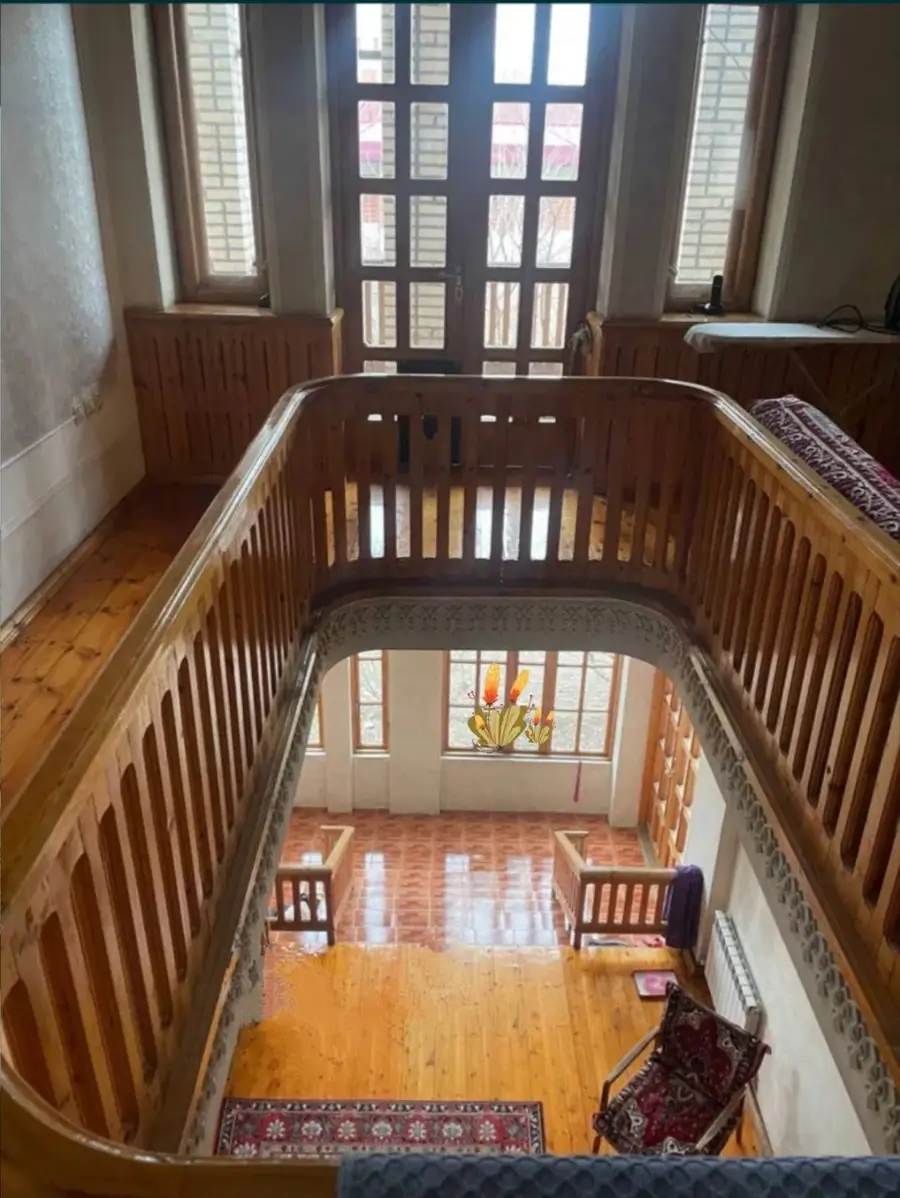 3 qavatli uy sotiladi − 470 m²