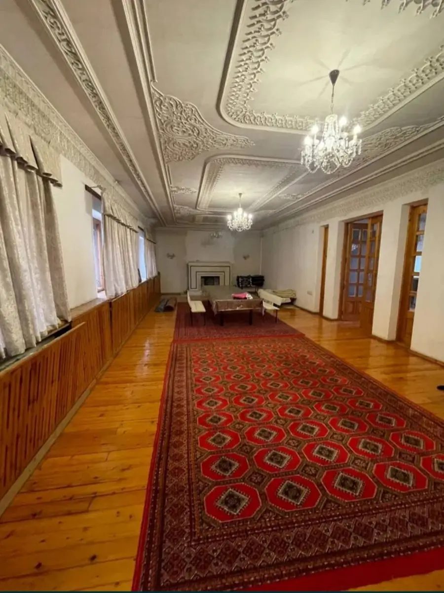 3 qavatli uy sotiladi − 470 m²